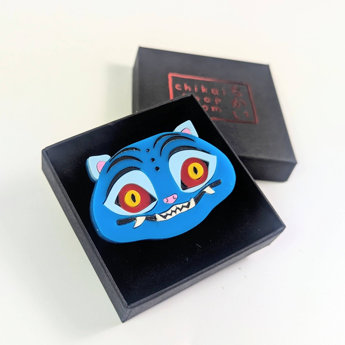 Huntr/x Kpop Demon Hunters tiger brooch acrylic, derpy tiger