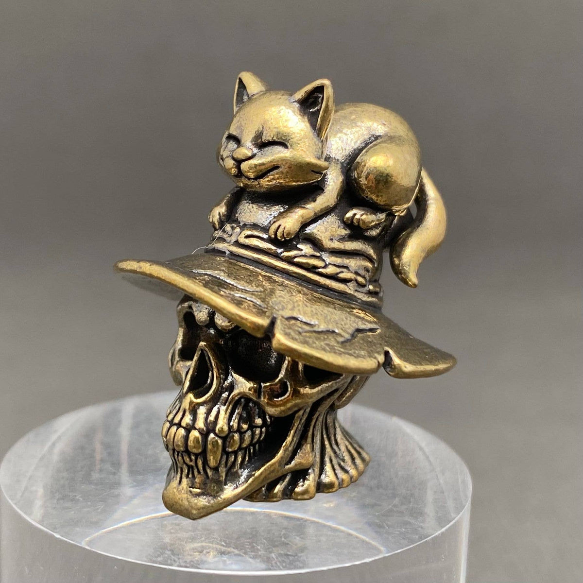 The Cat On The Skull Brass Crafts Desktop Ornaments